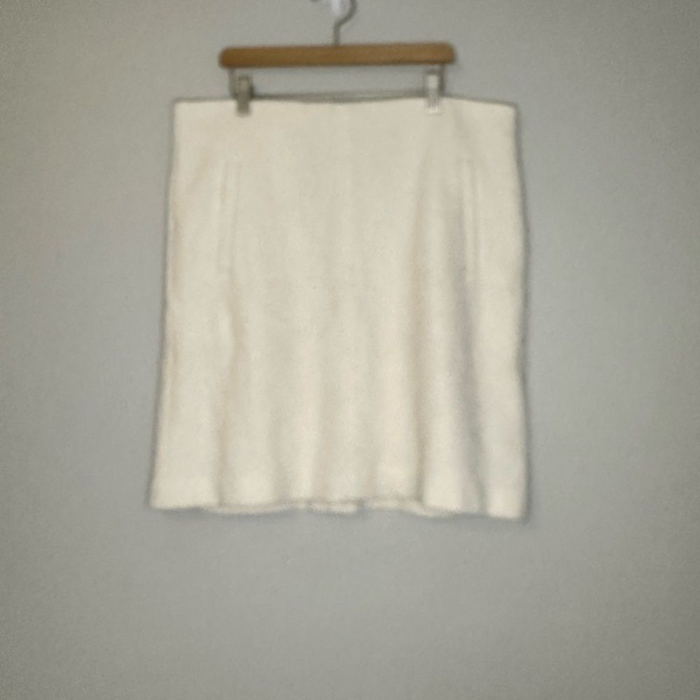 Ann Taylor | Cream Corporate Mini Skirt